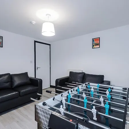 Newly Refurbished 5 Bedroom Home Near Leeds City Centre Apartment