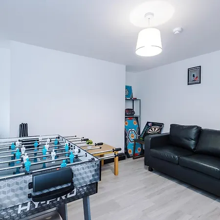 Newly Refurbished 5 Bedroom Home Near Leeds City Centre Leeds (West Yorkshire)