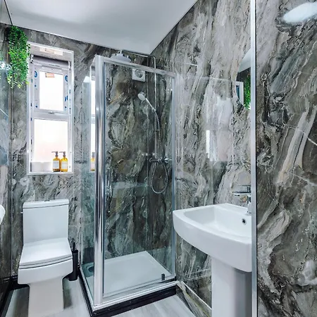 Apartment Newly Refurbished 5 Bedroom Home Near Leeds City Centre Leeds (West Yorkshire)