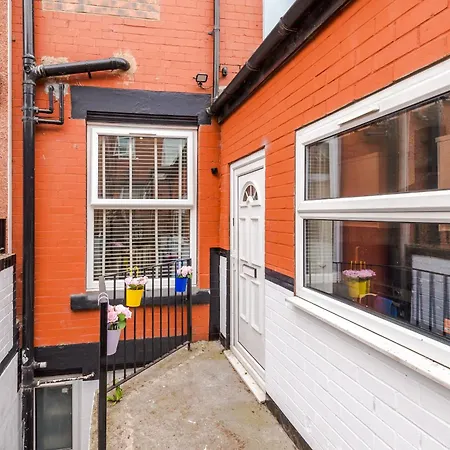 Apartment Newly Refurbished 5 Bedroom Home Near Leeds City Centre *