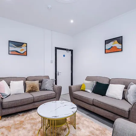 Newly Refurbished 5 Bedroom Home Near Leeds City Centre Apartment Leeds (West Yorkshire)