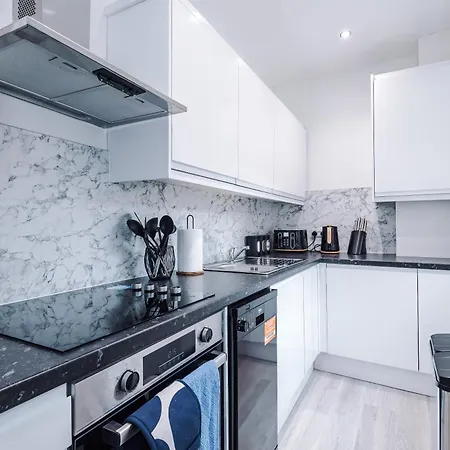 Newly Refurbished 5 Bedroom Home Near Leeds City Centre * Leeds (West Yorkshire)