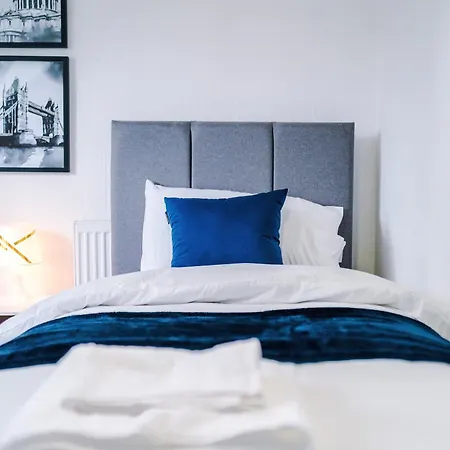 Apartment Newly Refurbished 5 Bedroom Home Near Leeds City Centre *