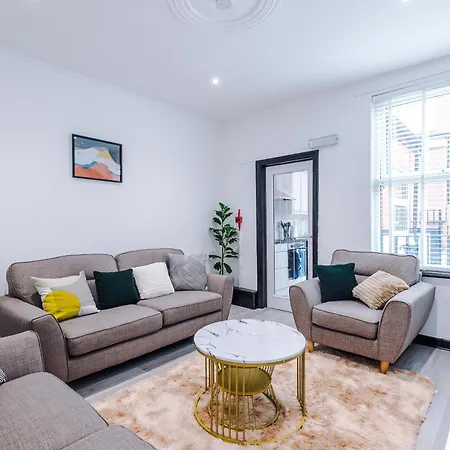 Newly Refurbished 5 Bedroom Home Near Leeds City Centre Leeds (West Yorkshire)