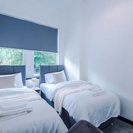 Apartment Newly Refurbished 5 Bedroom Home Near Leeds City Centre