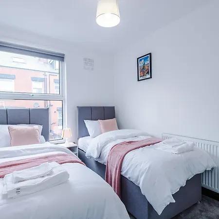 Apartment Newly Refurbished 5 Bedroom Home Near Leeds City Centre *