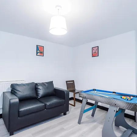 Apartment Newly Refurbished 5 Bedroom Home Near Leeds City Centre *