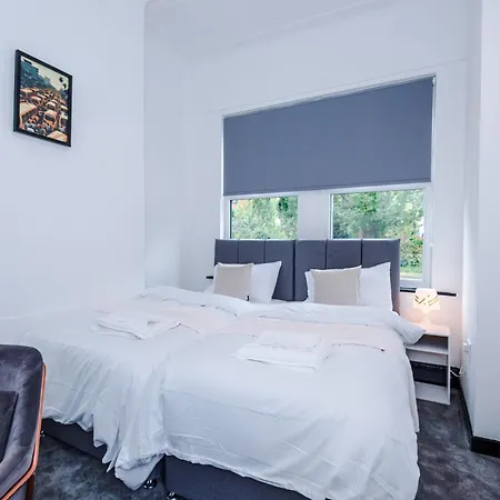 Apartment Newly Refurbished 5 Bedroom Home Near Leeds City Centre *