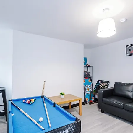 Newly Refurbished 5 Bedroom Home Near Leeds City Centre * Leeds (West Yorkshire)