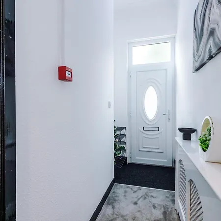 Newly Refurbished 5 Bedroom Home Near Leeds City Centre Apartment Leeds (West Yorkshire)