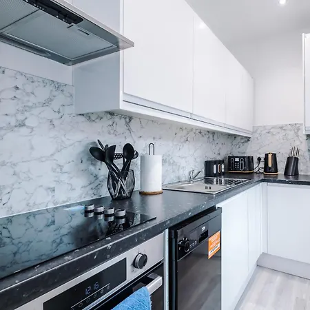Newly Refurbished 5 Bedroom Home Near Leeds City Centre Apartment Leeds (West Yorkshire)